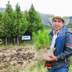 IRCHIM activa retroexcavadora y la pone al servicio de agricultores de Tangay Bajo Los Álamos